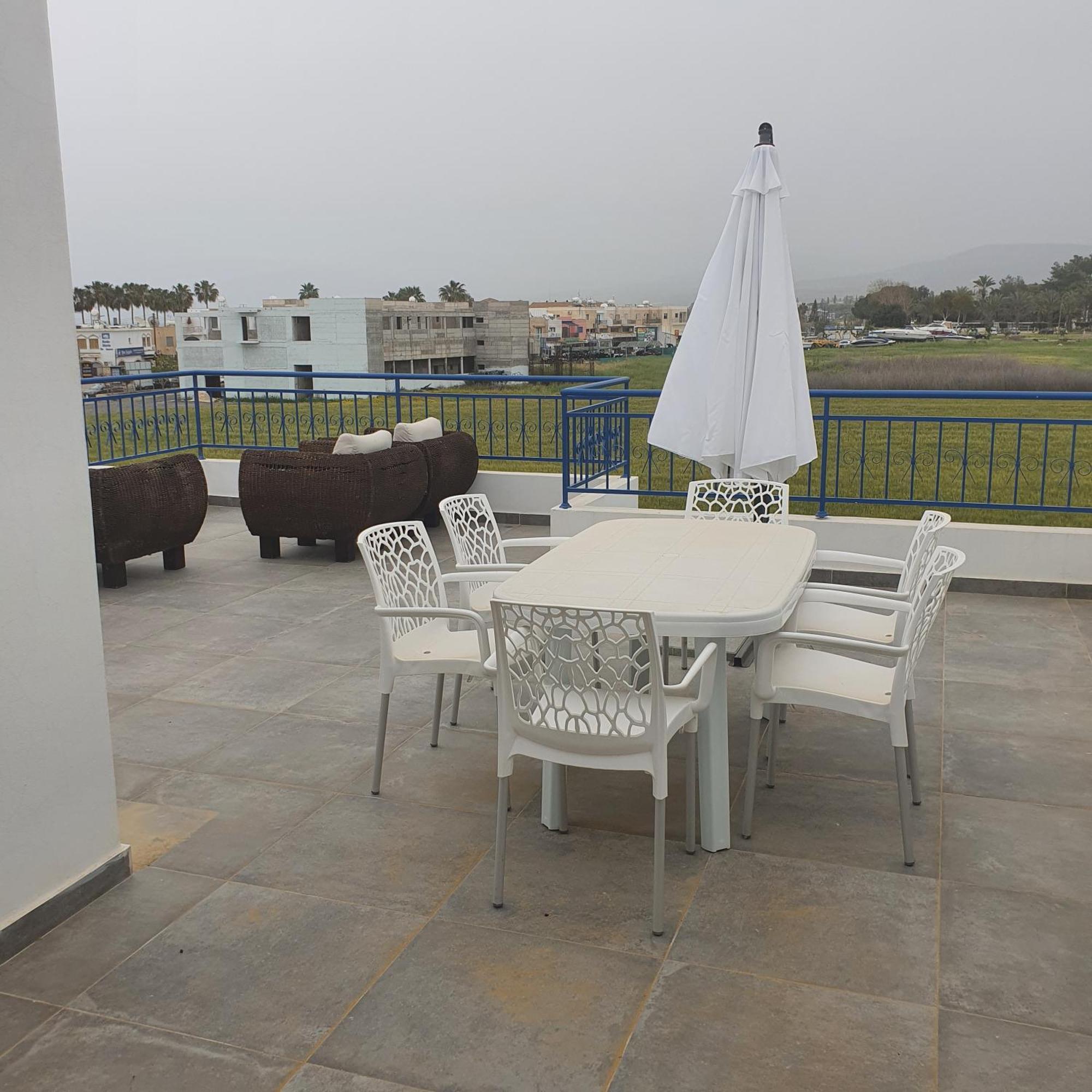 G&E Harbour Apartments Латхи Экстерьер фото